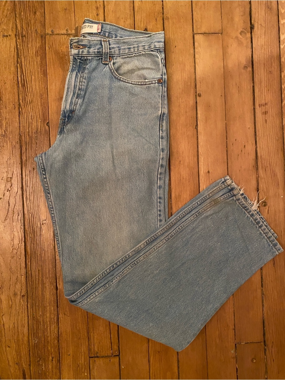 Levi’s 550 relaxed fit denim blue jeans distressed